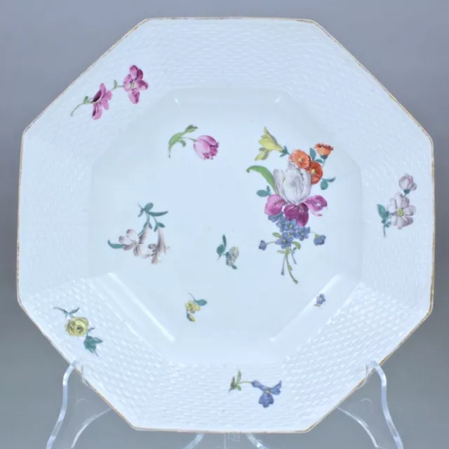 Meissen um 1750: achteckiger Teller mit Blumen, Osier Speiseteller cabinet plate