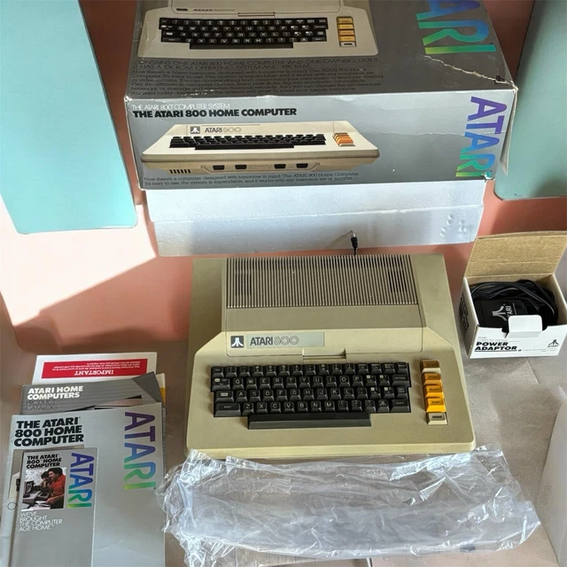 Lot Atari 800XL – Ordinateur 8 Bits + Docs FR + Lecteur K7 (HS) + Jeu Star Raiders
