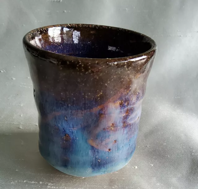 JA99: Yunomi, Teebecher, blaue Glasur, von Seigan Yamane, Japan, Hagi ware