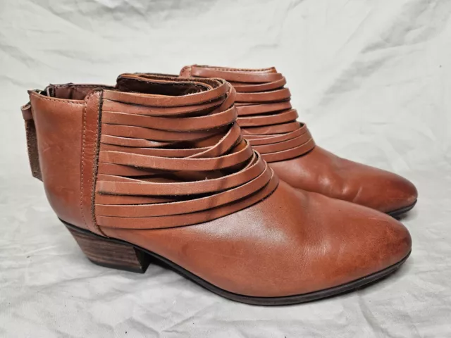 Clarks Soft Cushion Booties Womens 7.5 Brown Leather Ankle Zip Almond Toe Heels