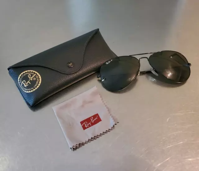 Ray-Ban Large Metal Aviators RB3025 Black 002/58 Polarized Green Lens G-15