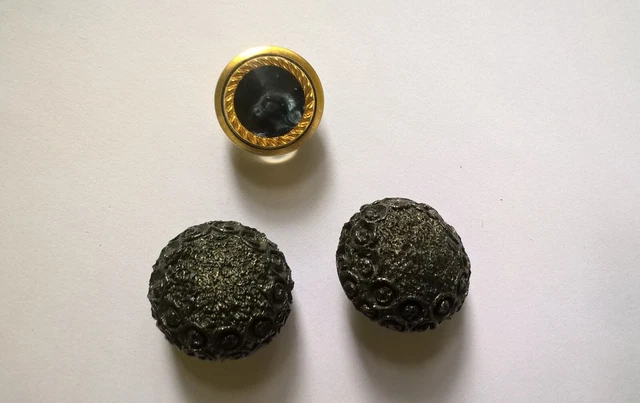2 lots de boutons anciens : lot vintage résine + lot  verre