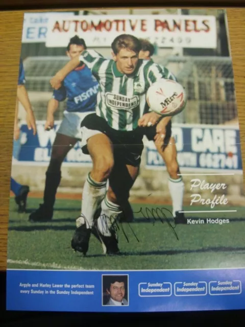 1989/1990 Autographed Magazine Picture: Plymouth Argyle - Hodges, Kevin  [Size: