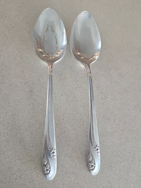 Vtg Holmes & Edwards Romance 1952 Silver Plate Set of Pierced & Serving Spoons