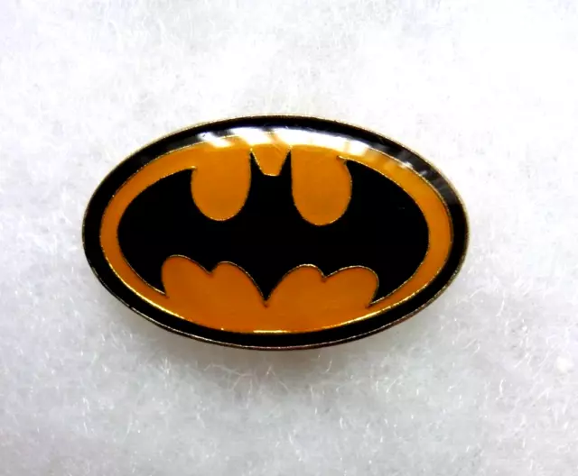 BATMAN - Bat Signal - Logo - DC Comics - Vintage - 1989  - PIN BADGE