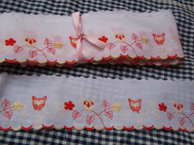Long et large galon blanc grandes broderies roses et taupe - Le Grenier de Lisette
