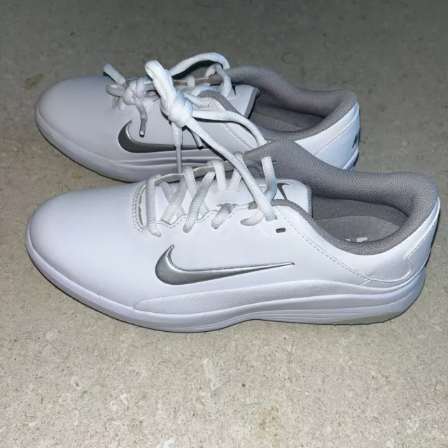 Nuevos zapatos de golf Nike blancos y plateados para mujer talla 8