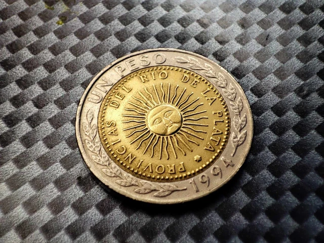 1994 Argentina 1 Peso Coin - Collectible Argentine Currency