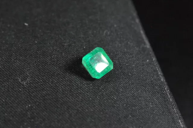 Smeraldo colombiano da ct 0.90 speldido colore non trattato
