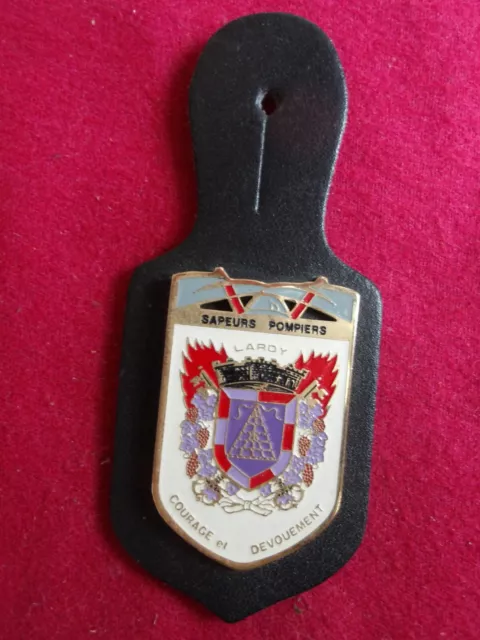 insigne de pompiers pucelle Sapeurs pompiers de Lardy (20A)