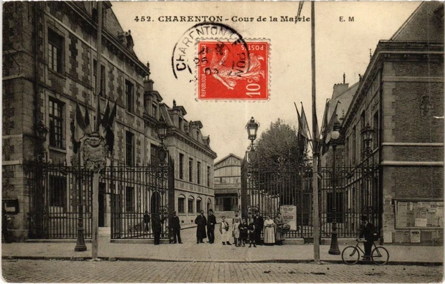 CPA AK Charenton Cour de la Mairie FRANCE (1282292)