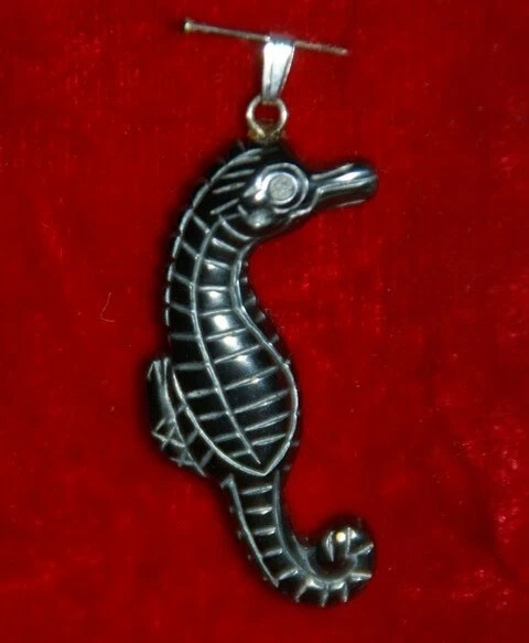 Pendentif Vintage Hippocampe En Résine – Inclusion Colorée, Orange Dominant