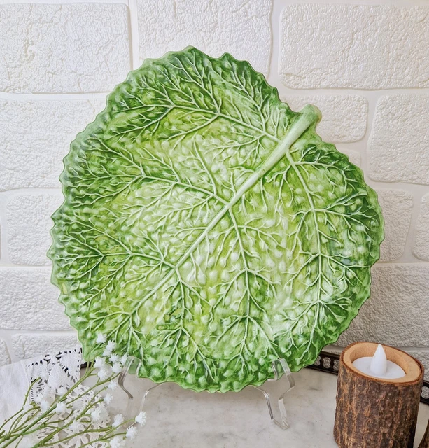 Grand plat vintage en forme de feuille de choux en céramique et barbotine