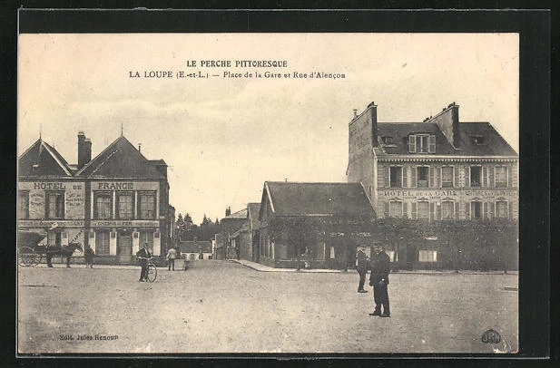 CPA La Loupe, Place de la Gare and Rue d'Alencon