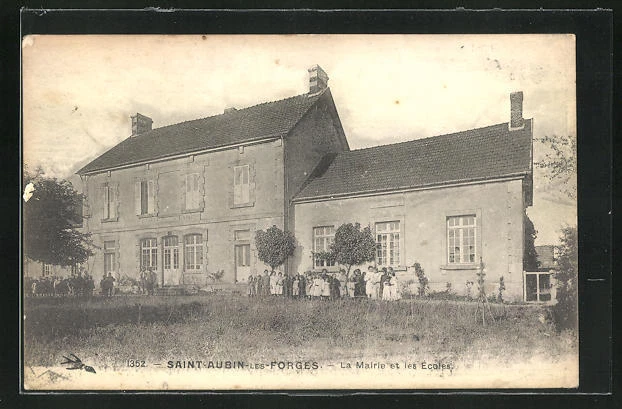 CPA Saint-Aubin-les-Forges, la Mairie et les Ecoles