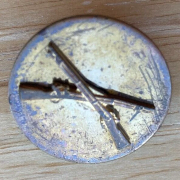 WWII US ARMY Brass Uniform Collar Disc Infantry Crossed Rifles Enlisted ...