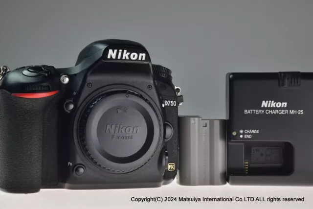 Nikon D750 24.3MP Corpo Fotocamera Digitale Otturatore Pezzi 23919 Eccellente