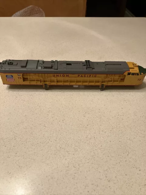 Lionel HO Scale Yellow Gray Veranda Union Pacific #73 Diecast Body Only New Nice