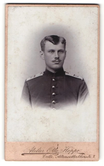 Fotografie Otto Hoppe, Celle, Portrait Soldat in Uniform, Regiment 77