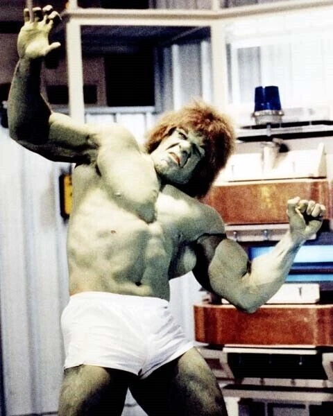 THE INCREDIBLE HULK TV Lou Ferrigno in white shorts in hulk rage 11x17 ...