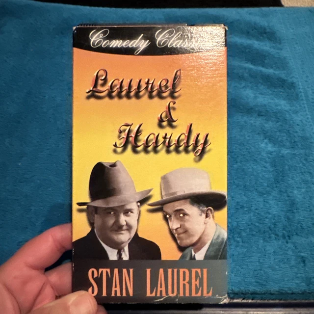 (未使用･未開封品)Laurel &amp; Hardy: Stan Helps Ollie [VHS] Laurel And Hardy: Unaccustomed As We Are/Below Zero/Our Wife