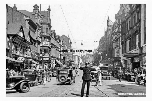 pt2644 - Traffic Policeman , Briggate , Leeds , Yorkshire - print 6x4