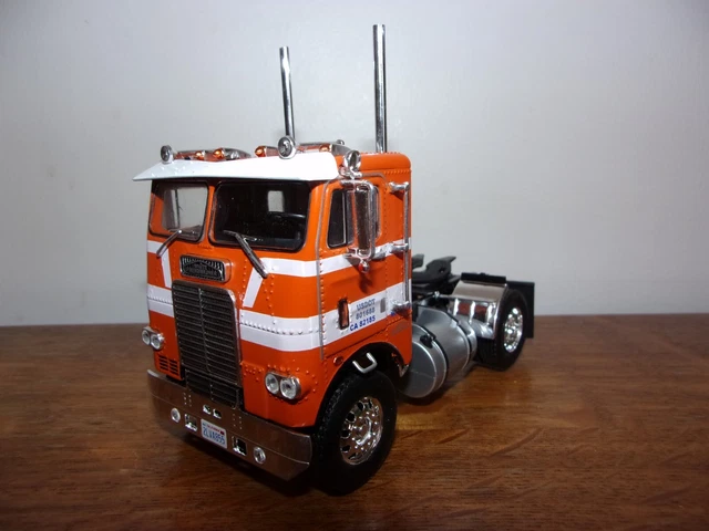 1/43.es. #4. FREIGHTLINER FLA. 1987. CAMION AMÉRICAIN. CAMION AMÉRICAIN