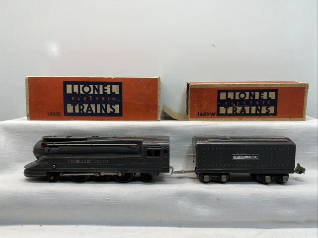 Lionel #1668 Streamlined Torpedo Steam Locomotive & 1689W Tender & Boxes