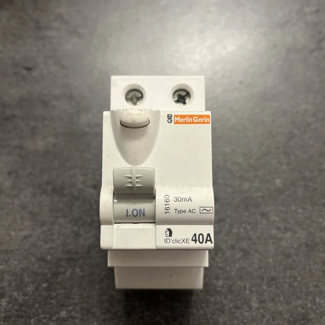 2 Interrupteurs Différentiels Merlin Gerin 30mA 40A – Référence 23160, Occasion Très Bon État