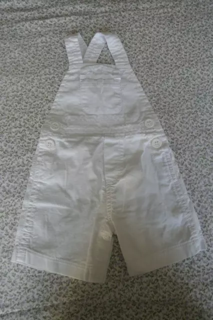 Salopette short blanche (100% coton) T. 6 mois PETIT BATEAU