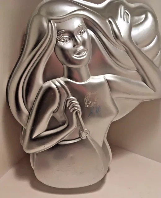 Wilton 1986 Barbie Cake Pan Has Insert Holding a Purse Over Her Shoulder Vintage