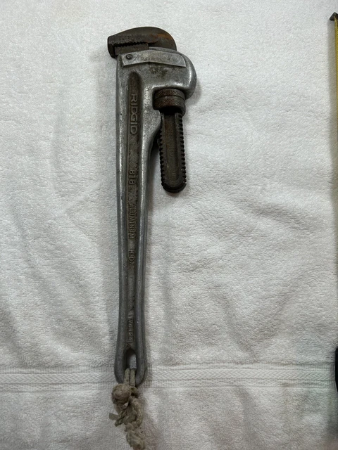 Vintage RIDGID 18" ALUMINUM H.D. HEAVY DUTY PIPE WRENCH #818