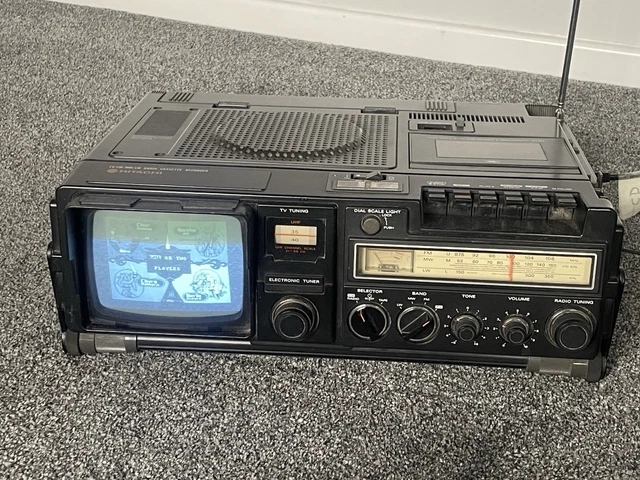 HITACHI PORTABLE TRIMODE Portable Combination TV Radio Tape