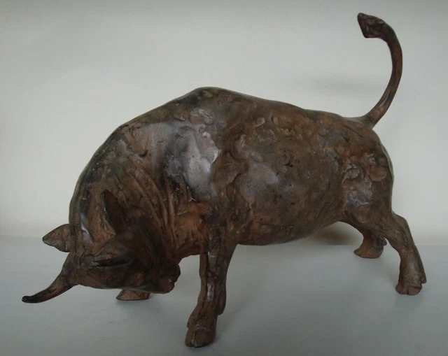 Estatua Tauro Fauna Toreo Art Deco Estilo Art Nouveau Estilo Bronce sólido Firma