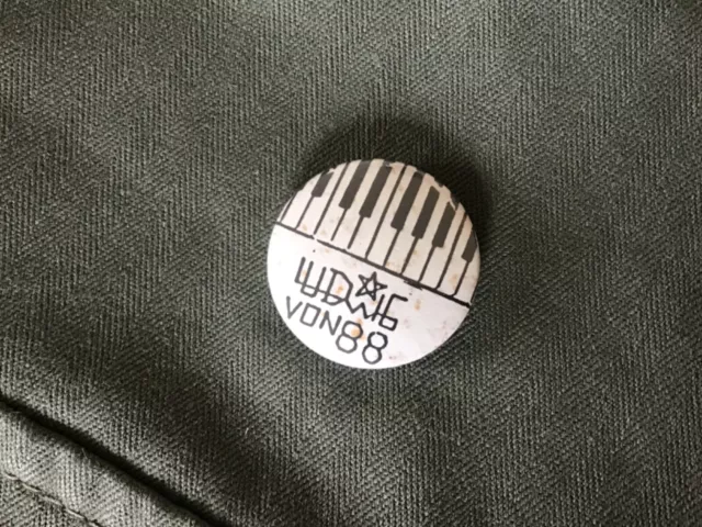 Original rare badge vintage LUDWIG VON 88 blanc 80 s collector punk rock pins