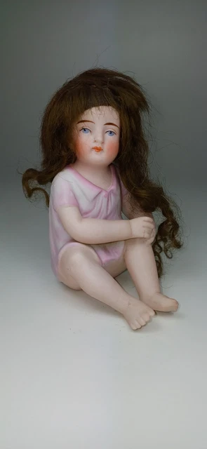 ANCIENNE FIGURINE BÉBÉ piano en porcelaine biscuit jeune fille priant, h. 9 cm EUR 20,00 - FR