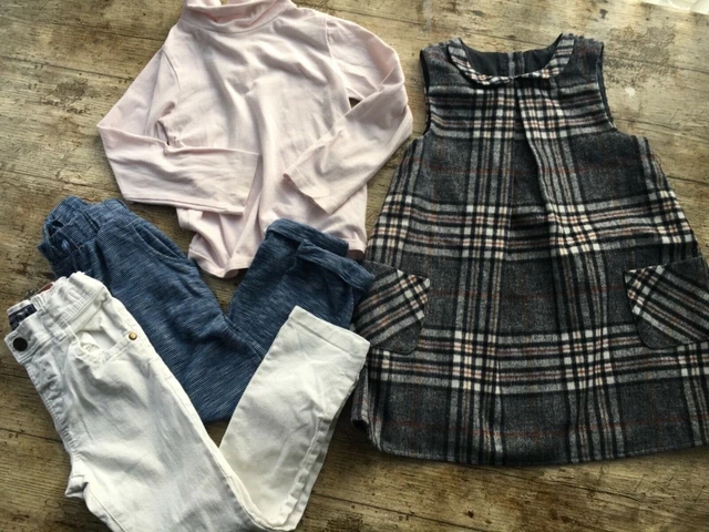 Pacchetto Abbigliamento Ragazze Età 3-4 Anni Prossimi Jeans Jogger Abito Top A Scacchi Blu