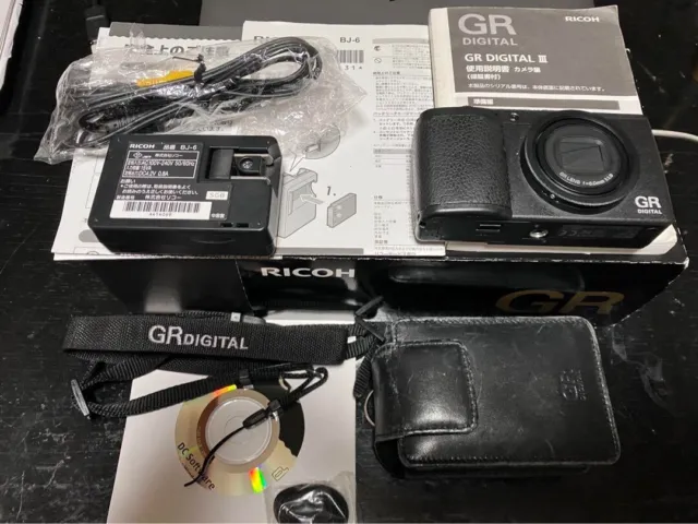 RICOH GR DIGITAL III 10.0MP Digital Camera Strap Charger Battery Manual