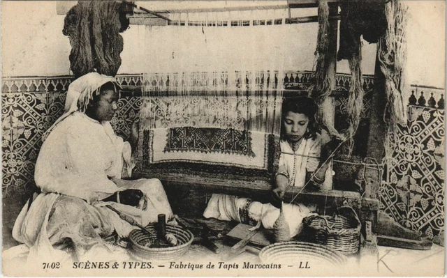CPA AK Scenes et Types - Fabrique de Tapis Marocains MAROC (1083472)