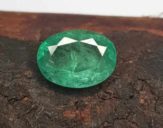 Gemma di smeraldo naturale da 2,39 ct di mina di terra di forma ovale...