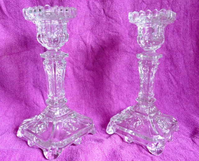 Ancienne PAIRE de BOUGEOIRS en verre Moulé Candélabres H 19 x 9.5 x 9.5 cm