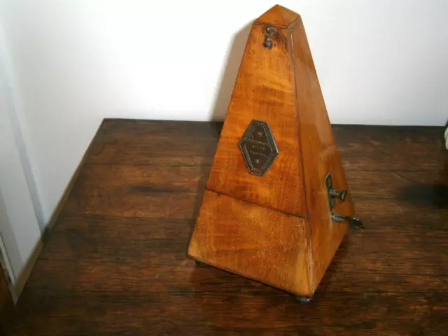 LOVELY Antique walnut  metronome SELON MAELZEL PARIS