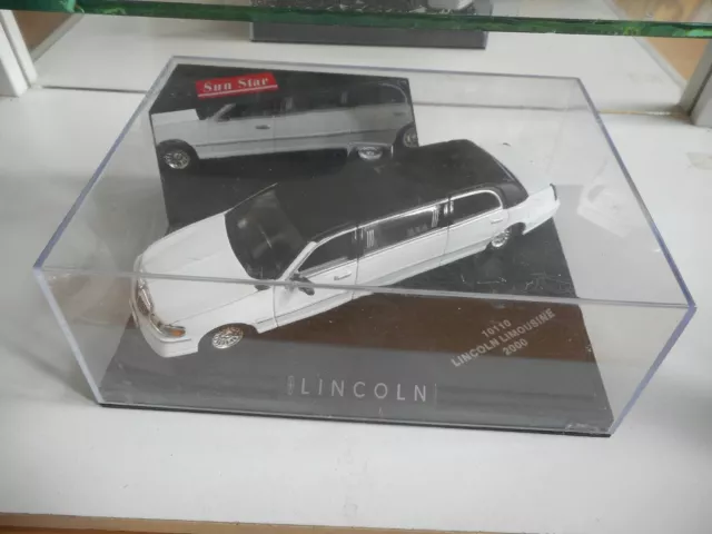 Sun Star Lincoln Limousine 2000 in White on 1:43 in Box