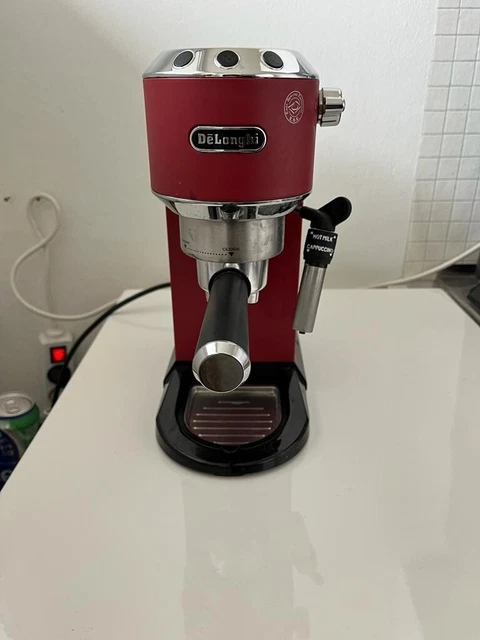 De'Longhi Dedica EC685.R Espresso-Maschine in attraktivem Rot