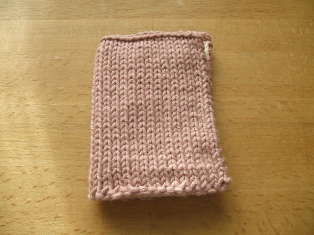 Estuche de aguja y contenido hecho a mano - rosa oscuro pálido
