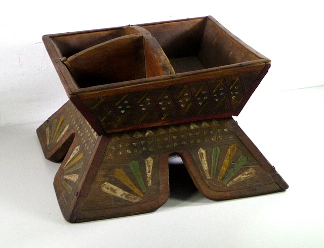 Betelnuss-Box Asiatika Thailand Südostasien- Verzierte Holzschale mit Patina