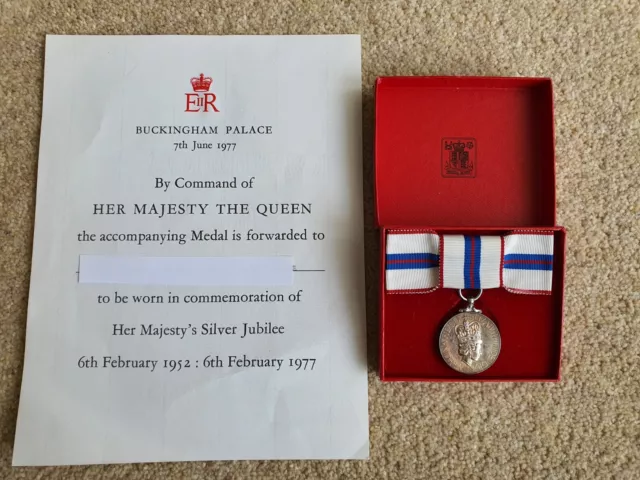 Queen Elizabeth II Silver Jubilee Medal 1952-1977 Ladies Version + Certificate