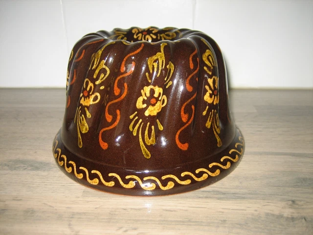 moule à gâteau ancien rond en terre cuite vernissée