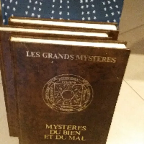 Mystères du Bien et du Mal - Stuart Holroyd - Le Livre de Paris Hachette 1985 BE