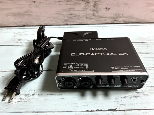 Roland UA-22 Duo Capture EX Audio MIDI Interface 24 Bit Digital Used